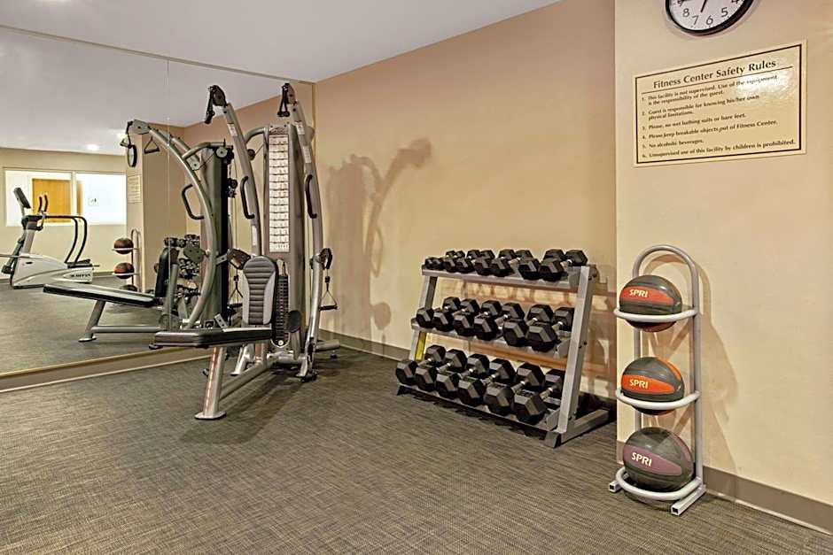 La Quinta Inn & Suites by Wyndham Detroit Metro Airport