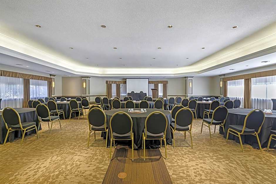 Best Western Plus Stoneridge Inn And Conference Centre