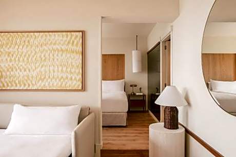 Red Level Junior Suite with Sea and Cathedral View