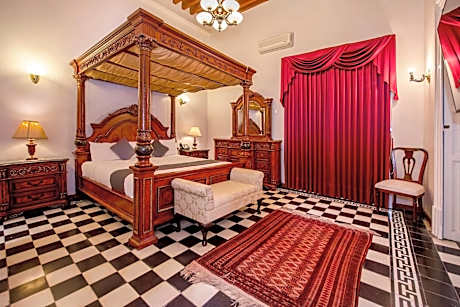 Deluxe King Suite