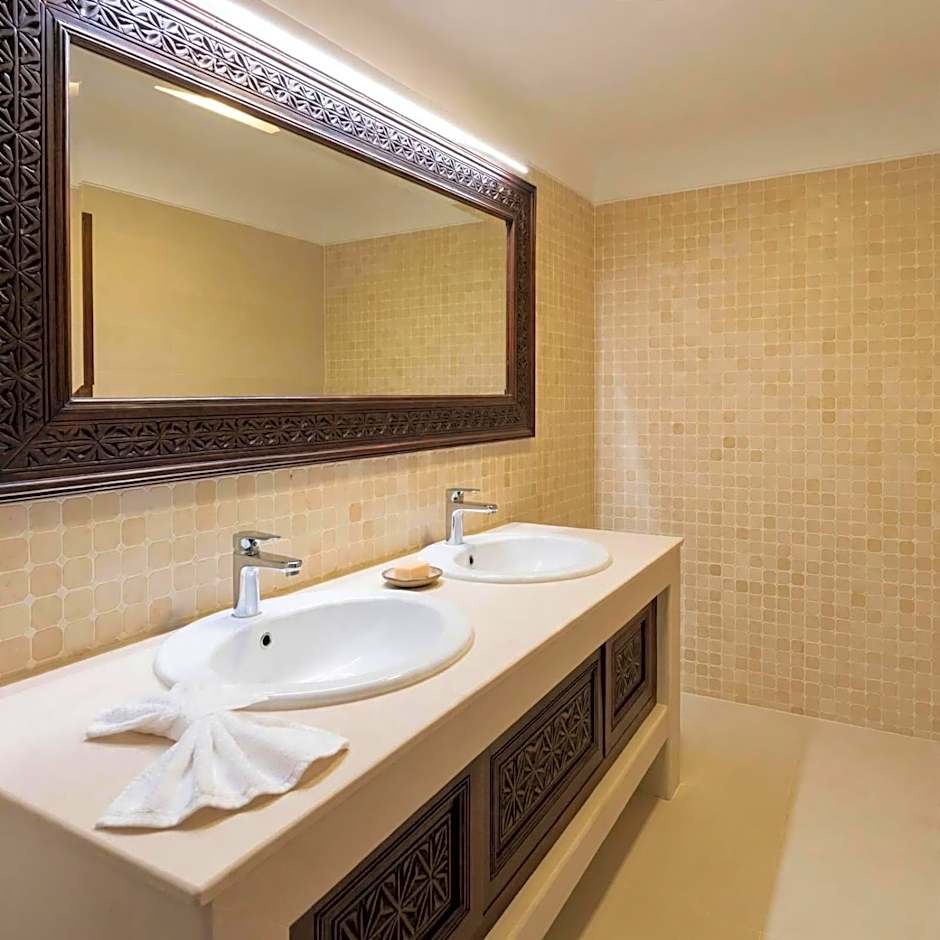 Riad ABBASSIA Marrakech Première - Authentic Medina Experience