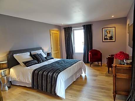 Queen Room with Garden View
