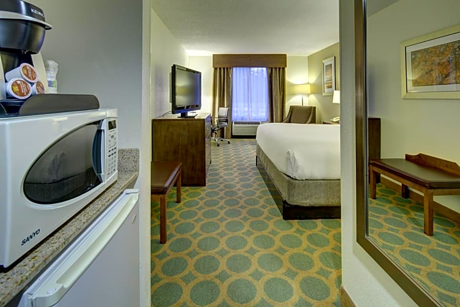 Holiday Inn Express Hotel & Suites Emporia