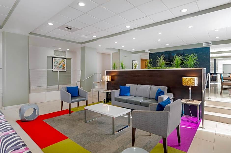 Best Western Plus Commerce Hotel