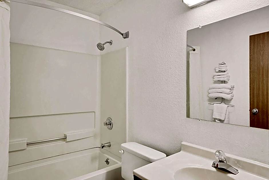 Super 8 by Wyndham Newburgh/West Point Stewart Intl Airport