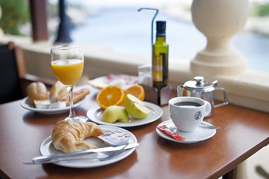 Cala Bona y Mar Blava