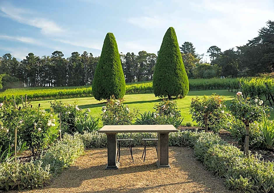 Lancemore Lindenderry Red Hill