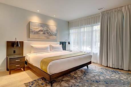 Penthouse with Lake View