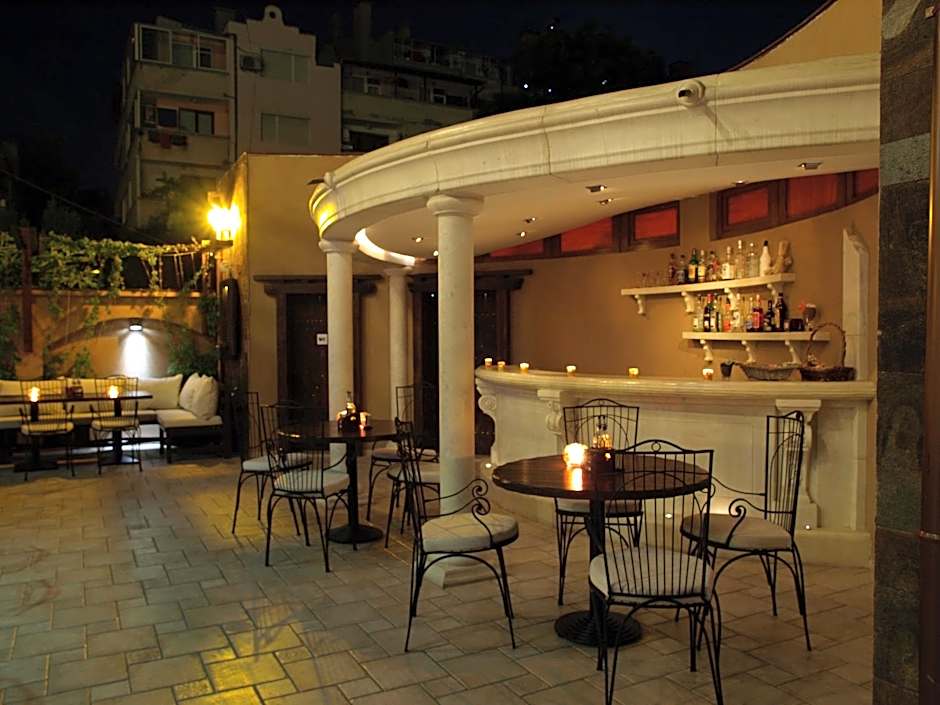 Семеен Хотел Опера