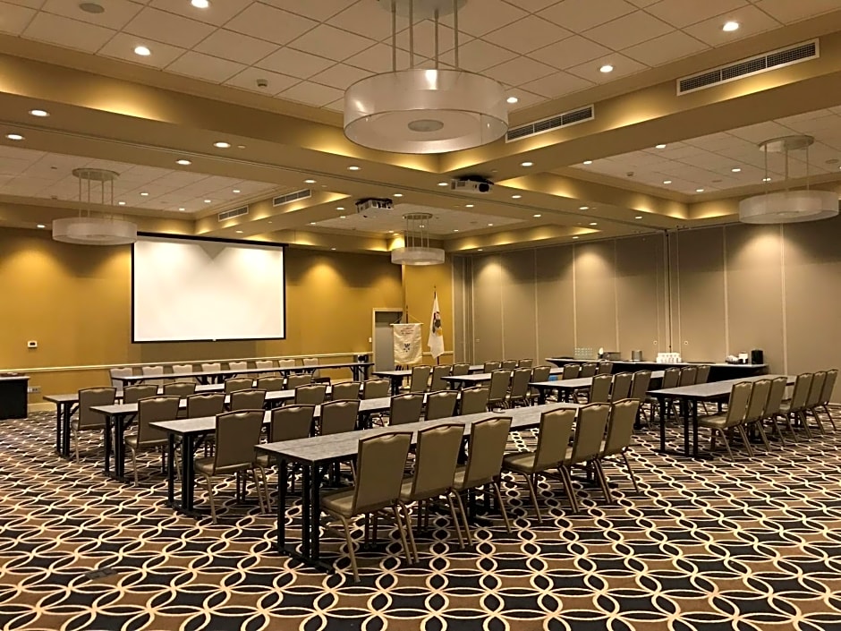 Holiday Inn and Suites East Peoria By IHG
