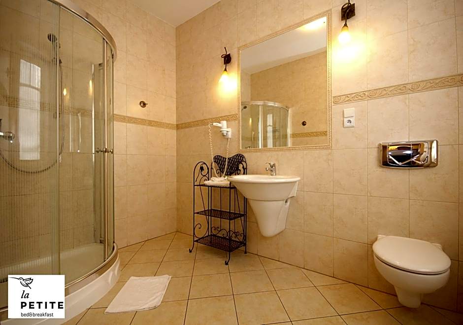 La Petite APARTMENTS & ROOMS