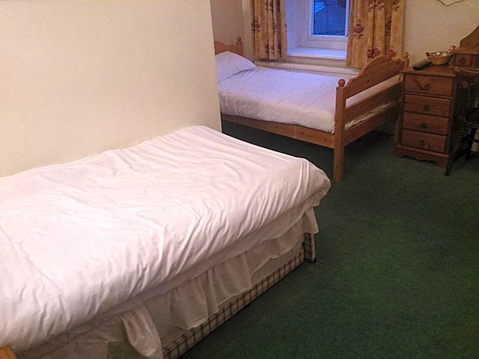 OYO Rose & Crown Hotel