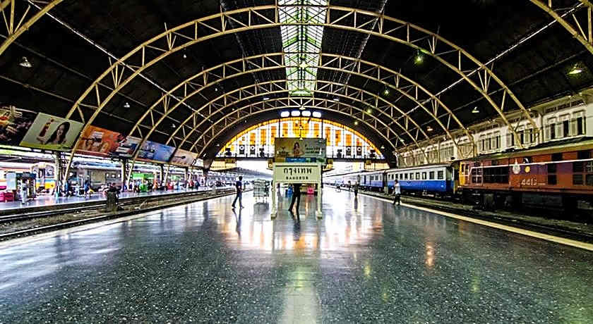 At Hua Lamphong Hotel