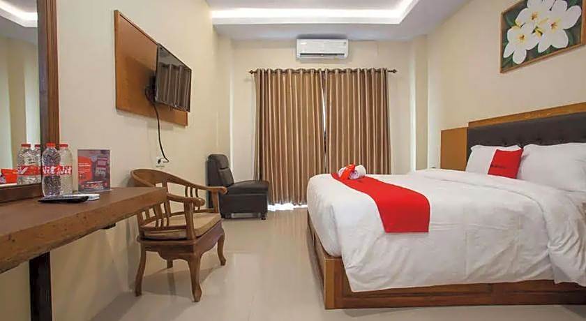RedDoorz Premium @ Jalan Cengkeh Malang