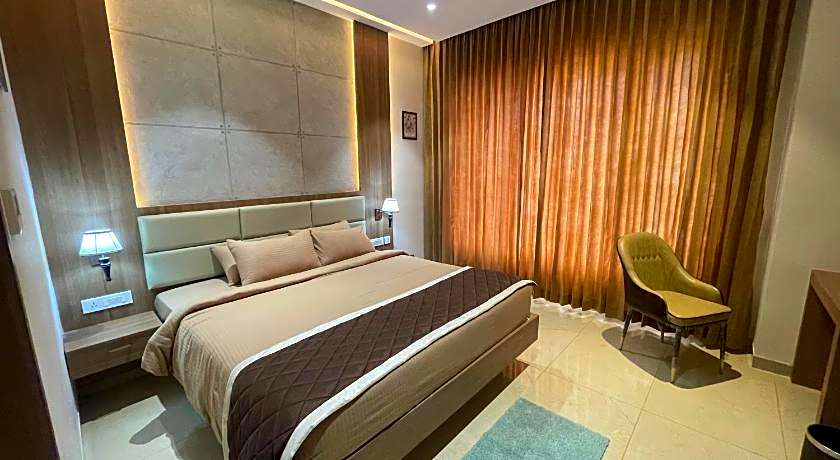 HOTEL VAHINI GRAND