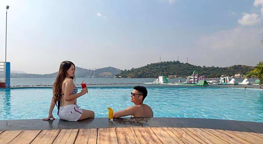 Whiterock Beach Hotel and Waterpark