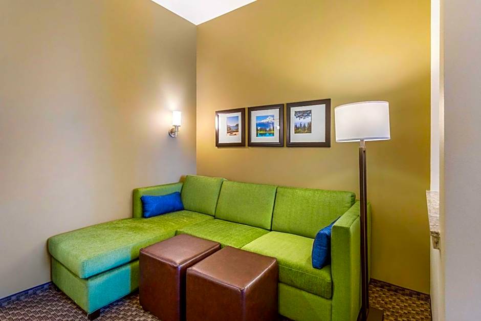 Comfort Suites Burlington near I-5