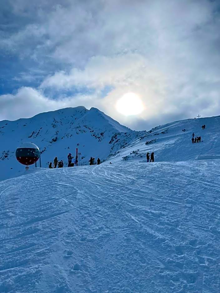 Dimitri Apartament Emerald , near Gondola