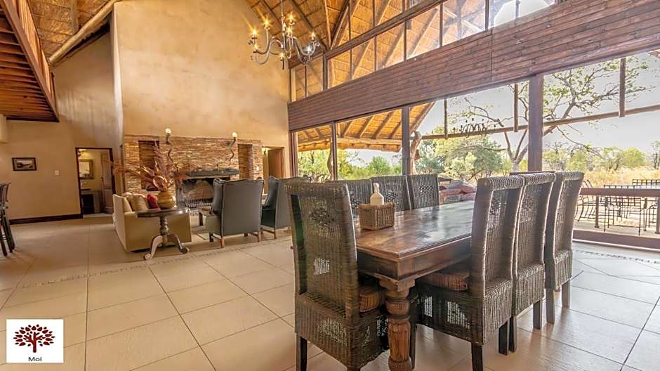 Zebula Golf and Wildlife Estate - Porcupine Strolling Pax 8 - Moi Signature Luxury villa