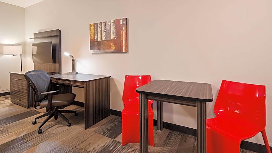 Best Western Plus Airport Inn & Suites