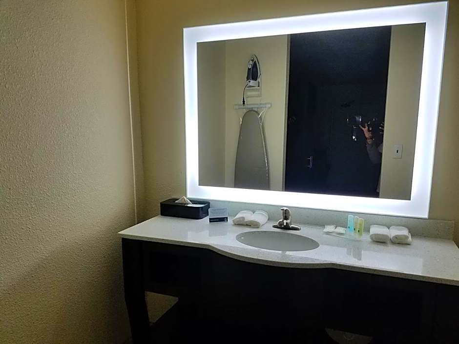 Quality Inn Roanoke-Tanglewood