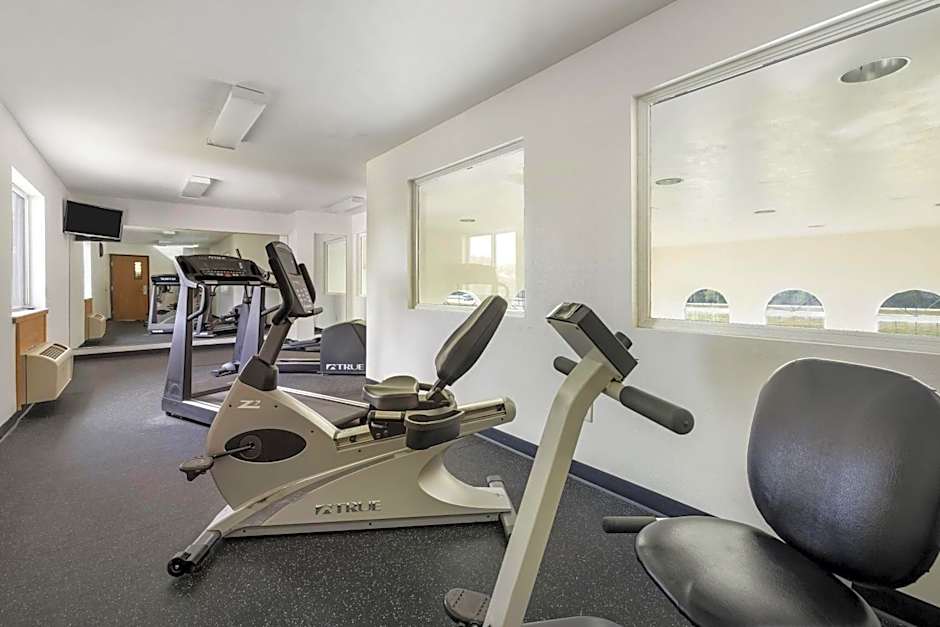 Howard Johnson Hotel & Suites by Wyndham Oacoma