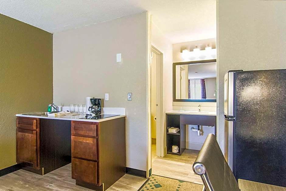 Suburban Studios Hotel Kingsland Near I-95