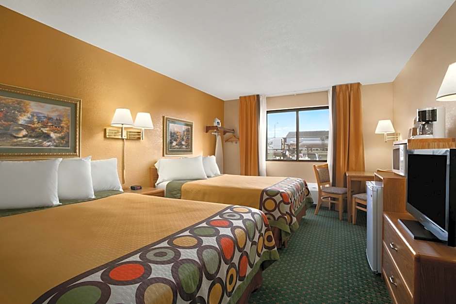 Super 8 by Wyndham Alexandria MN