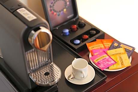 Business Class King Room - Non-Smoking - Eco Plan (No Cleaning)