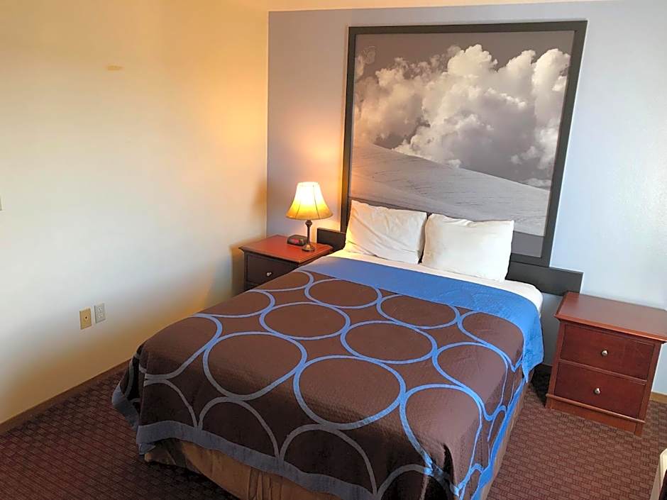 Super 8 by Wyndham Lewiston