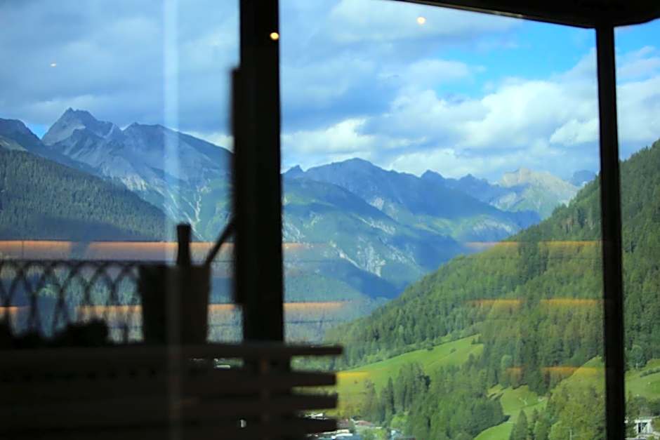 ARPURIA l 4 Star Superior l Adults Only