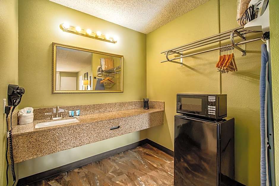 The Buena Park Hotel & Suites