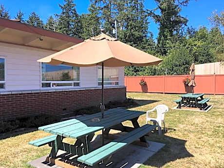Breakers Boutique Inn