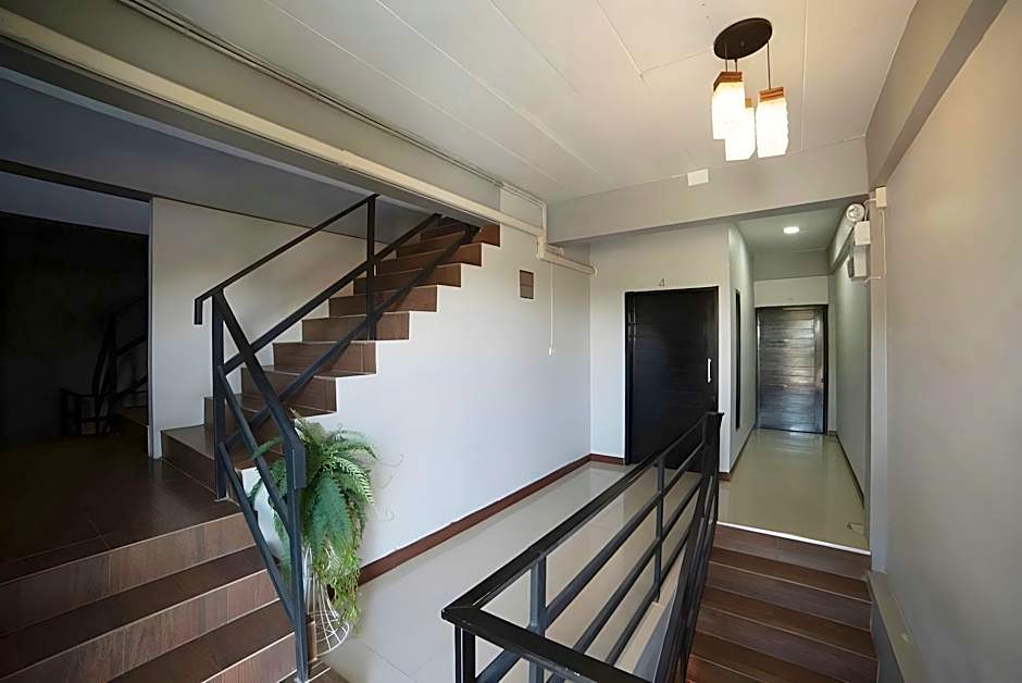 OYO 465 Krung Kao Traveller Lodge