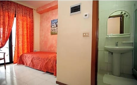 Single Room with shared Balcony