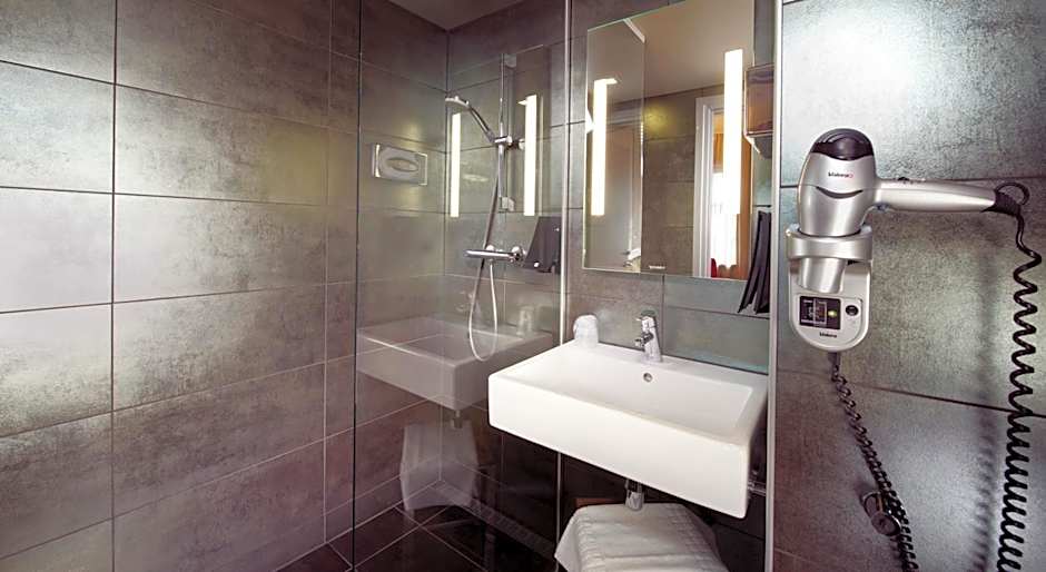 Home Hotel Folketeateret