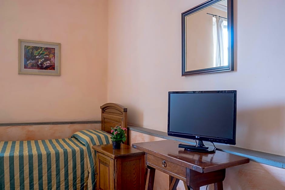 Hotel Monica