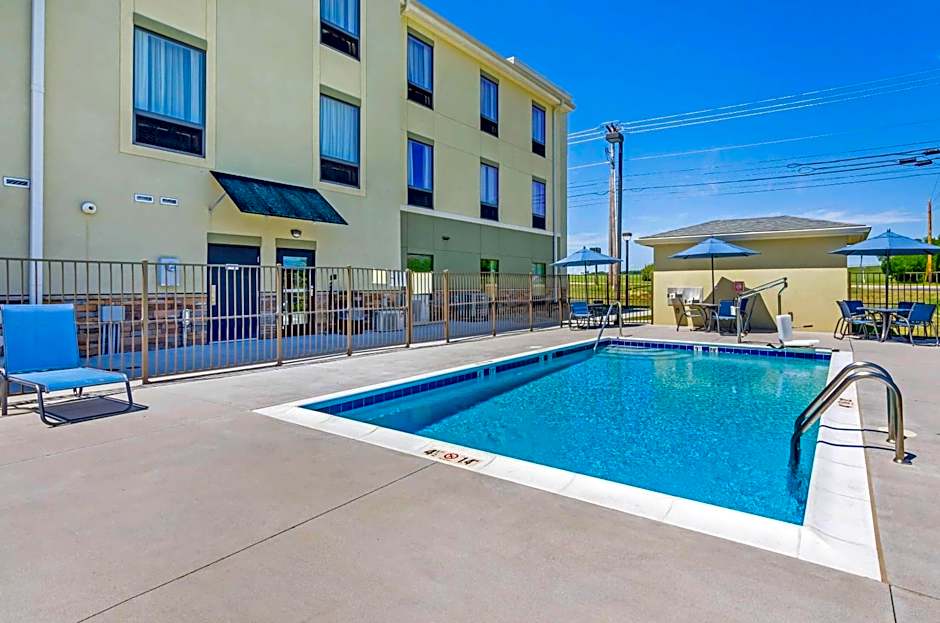 Comfort Inn & Suites Lynchburg Airport - University Area