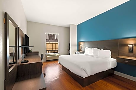 King Room with Roll-In Shower - Disability Access/Non-Smoking