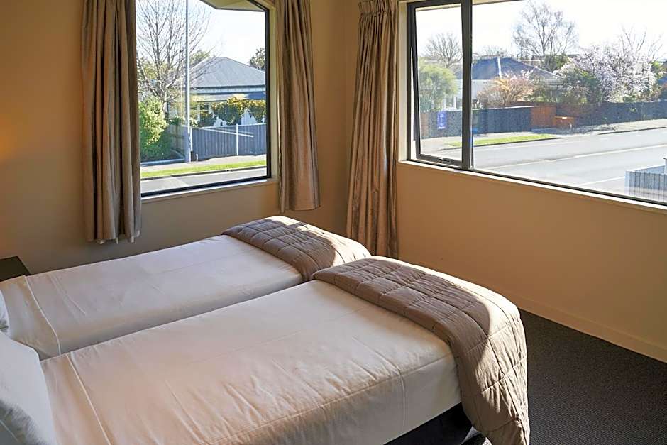 Azena Suites & Apartment
