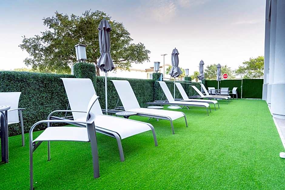 Holiday Inn Express Hotel & Suites Cocoa Beach By IHG