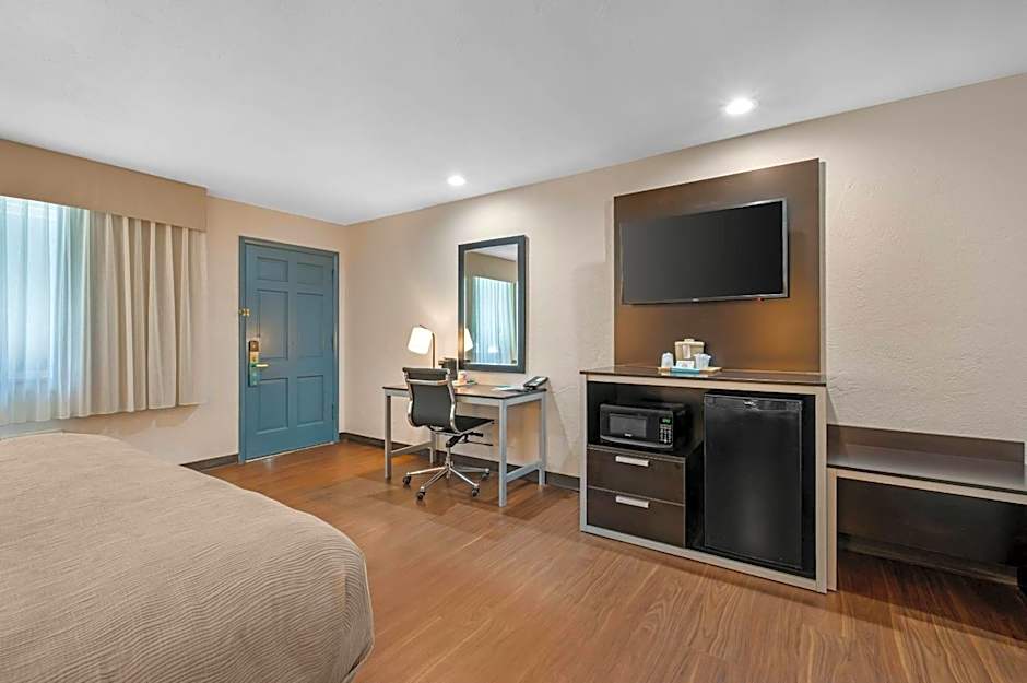 Quality Inn & Suites At Coos Bay