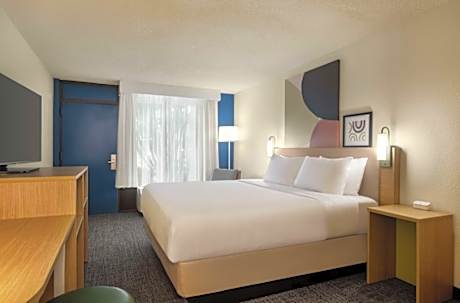 1 King Bed Nonsmoking