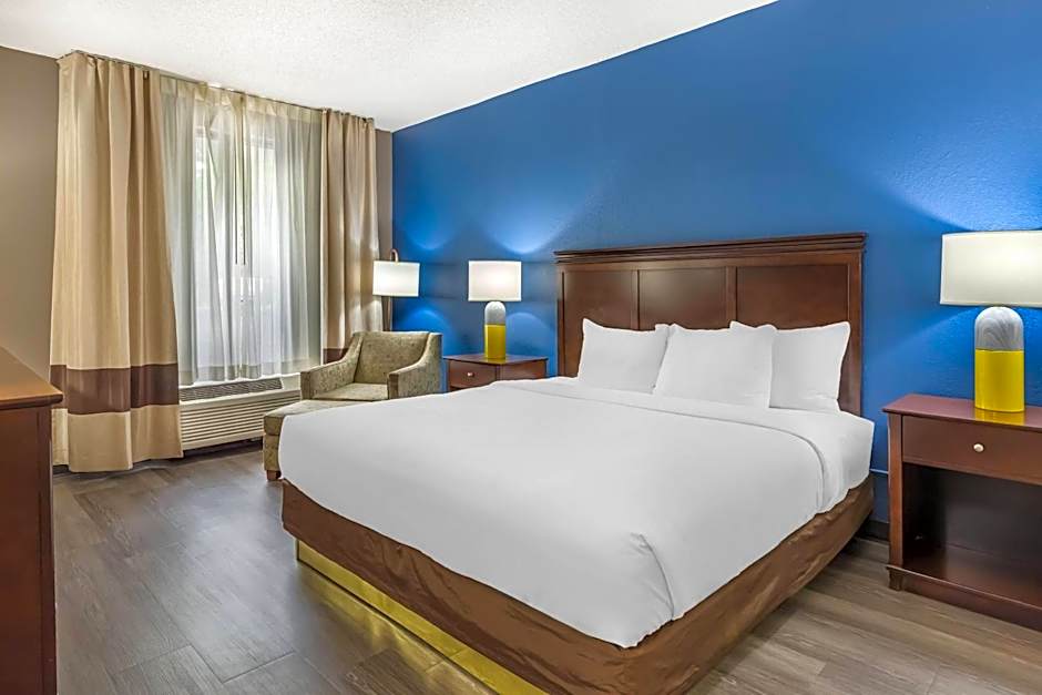 Photo 1 of 10 of 1 King Bed