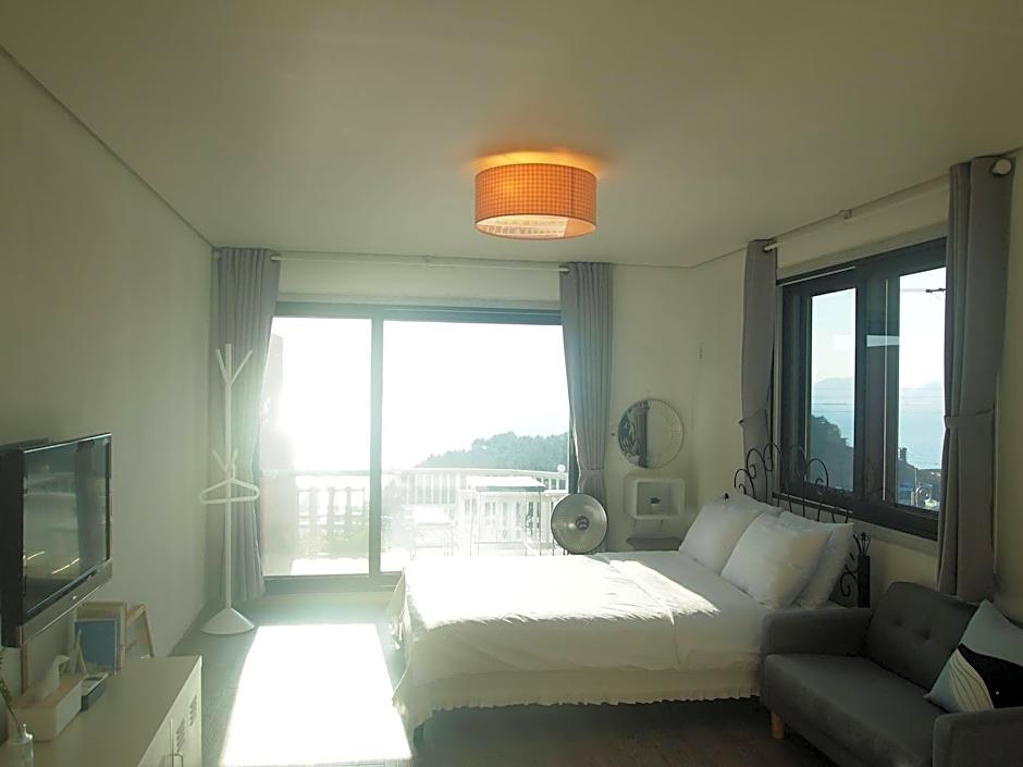 Whales Dream Pension