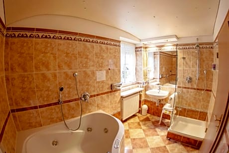 Suite with Hot Tub