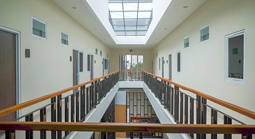 RedDoorz Plus near UMS Solo 2