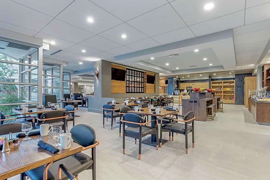 DoubleTree by Hilton Perimeter Park