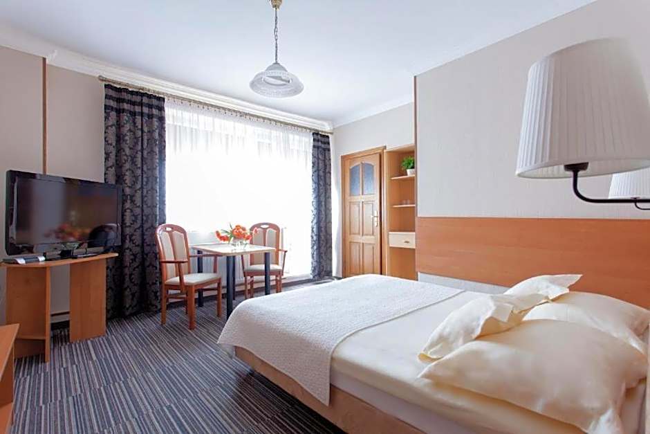 Villa Anna - Noclegi Rooms - FREE parking, taras, 1500m do Starówki