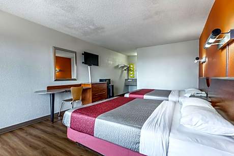 Deluxe Queen Room with Two Queen Beds - Smoking